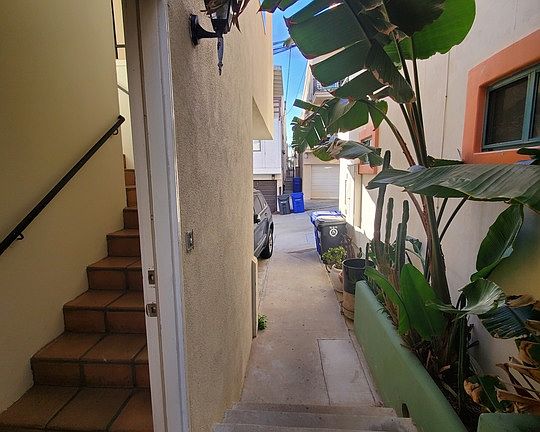 4th image of 130 Seaview St Unit 2