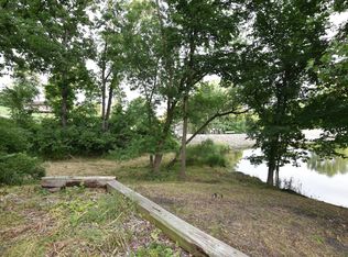 4119 Woodland Hills Dr, Brooklyn, IA 52211