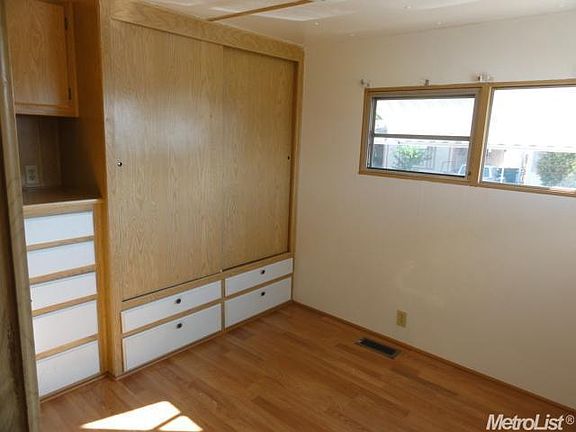3rd image of 29 Golden Inn Way
