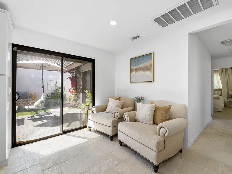 54025 Avenida Alvarado — Photo 11
