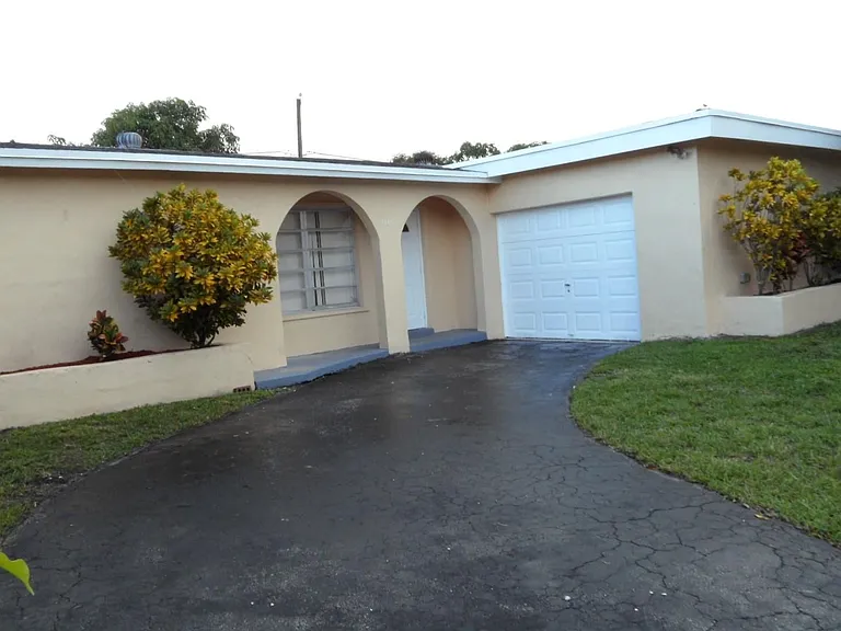 9100 NW 26th Pl — Photo 9