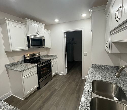 5th image of 8358 Carl Dean St #B