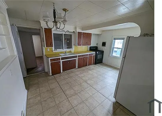 580 Hague St — Photo 2