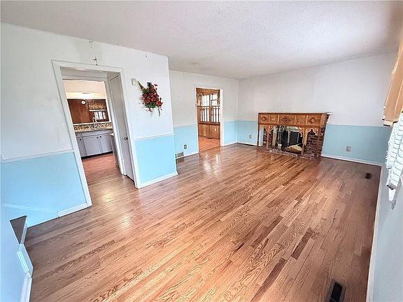 4th image of 4942 N College Ave