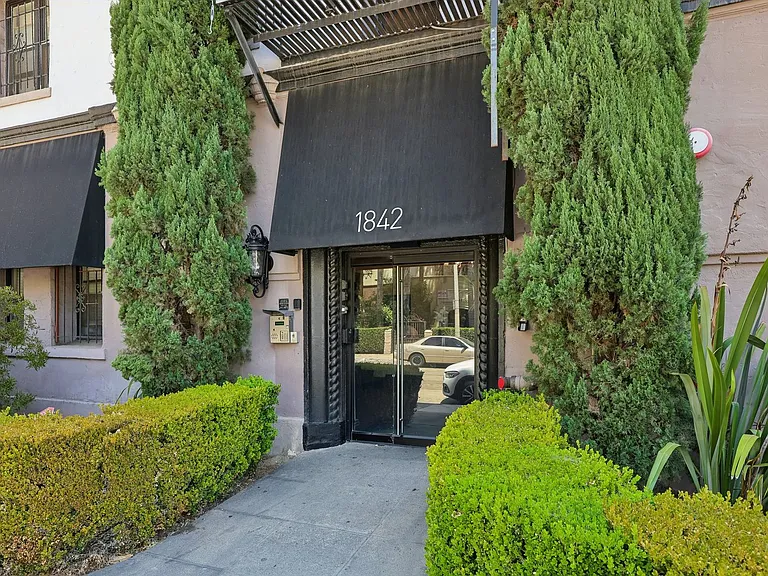 Chateau Hollywood — Photo 6