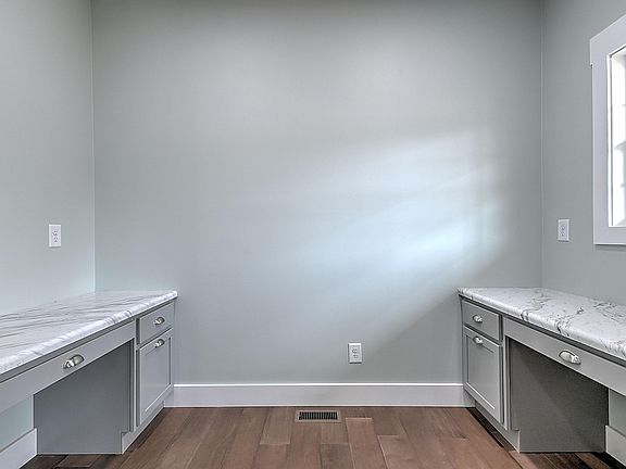 5th image of 704 Sugarwood Ct
