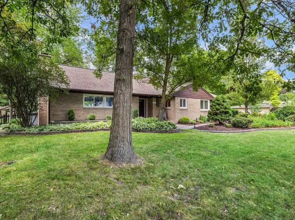 504 W Meadowbrook Dr, Midland, MI 48640