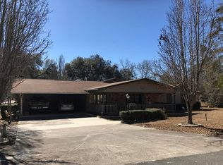 6919 Hall St, Grand Ridge, FL 32442