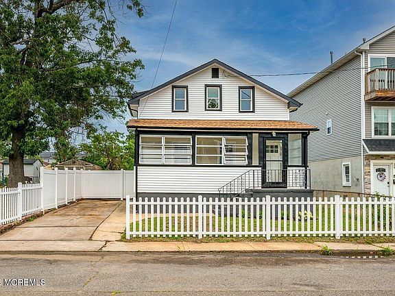 3rd image of 27 Birchwood Avenue