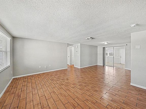 3rd image of 7214 Ingleside Dr