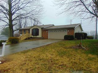 6610 Heritage Dr, Newburgh, IN 47630