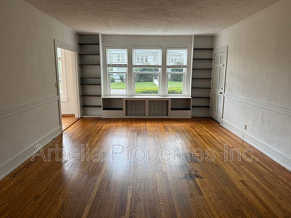 4th image of 703 E Unaka Ave APT 1