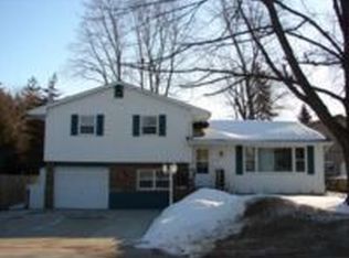 1223 S Burchard Ave, Freeport, IL 61032
