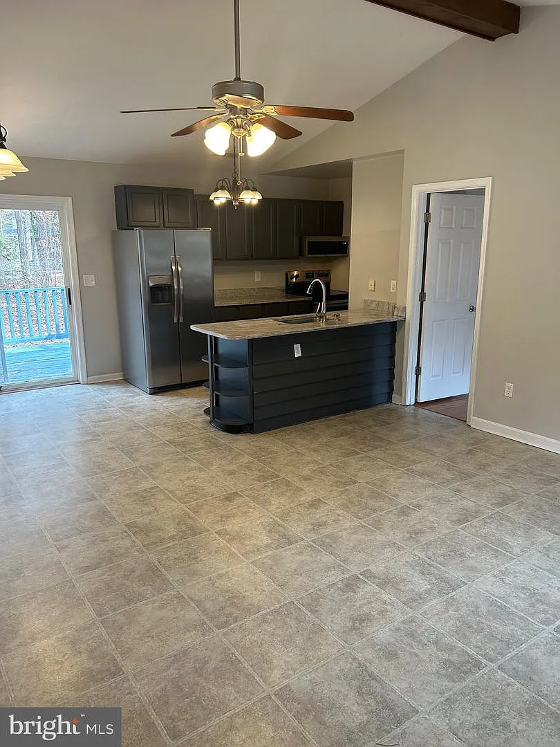 3 bed, 1152 sqft, $2,250 — Photo 2