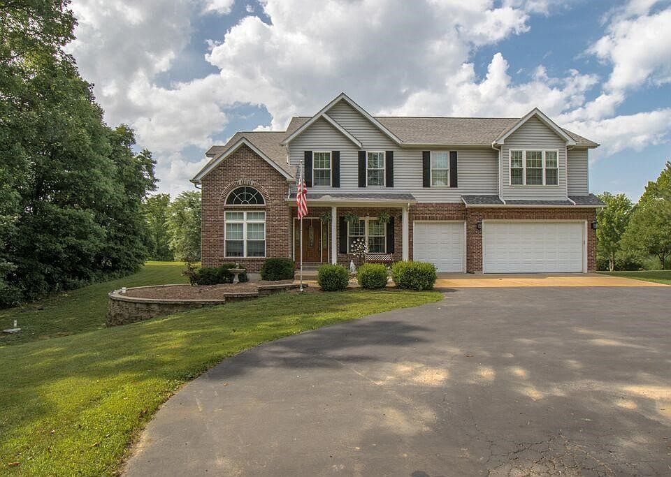 Front view with circle drive