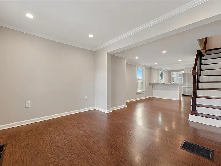 509 E Barnard St — Photo 5