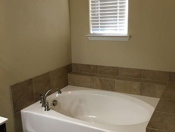 5th image of 1812 Desoto Dr