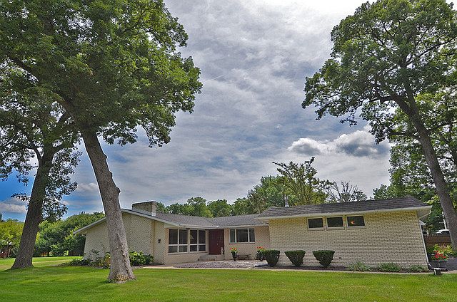 1st image of 33 Oakbrook Dr