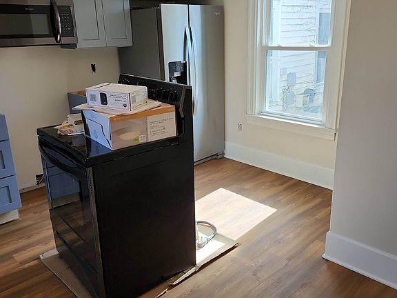 2nd image of 934 North Ave APT 1