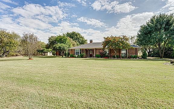 2nd image of 202 Martinek Ln
