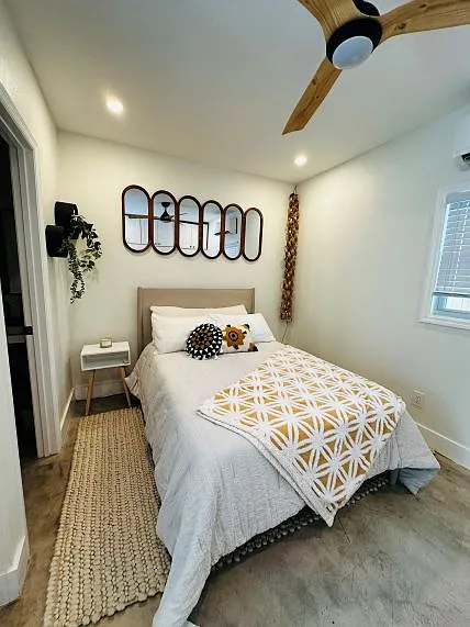 1 bed, 350 sqft, $2,000 — Photo 3