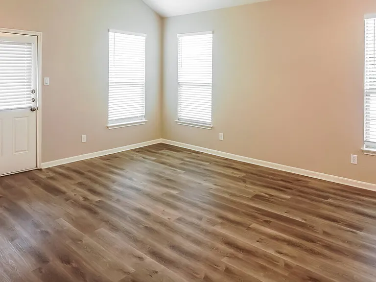8751 Sunrise Canter Dr — Photo 4