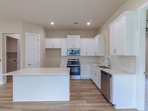 4th image of 627 Birch Ln