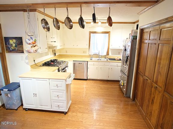 5th image of 107 Bonaparte Drive