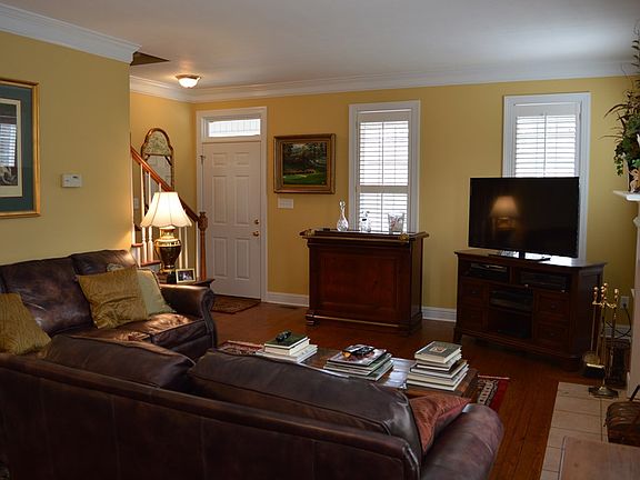 5th image of 105 Governors Ln NW