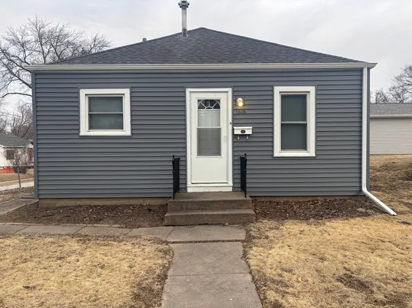 1626 Florence Ln, Davenport, IA 52804