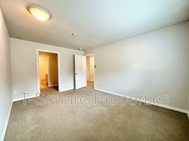 9525 NE 180th St #303 — Photo 4
