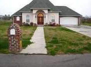 8925 Oak Creek Ln, Abbeville, LA 70510