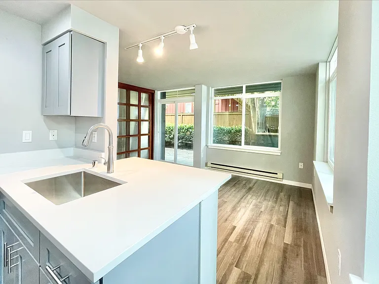 Interlake Place — Photo 5