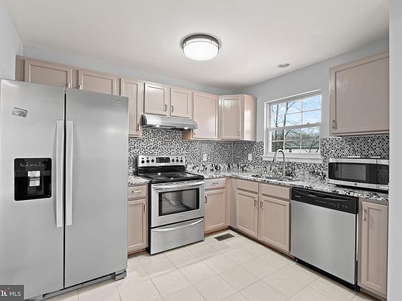 4th image of 6101 Loriella Park Dr