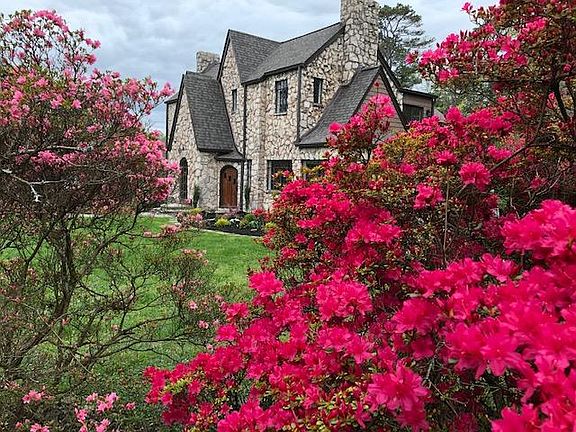 3rd image of 3605 Grove Cir