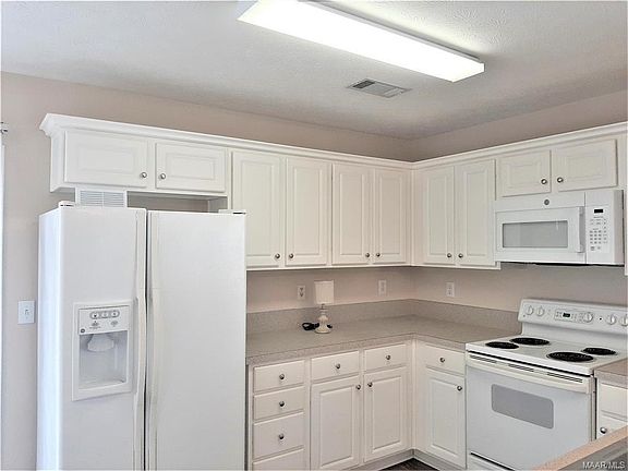 5th image of 4646 Young Meadow Chas
