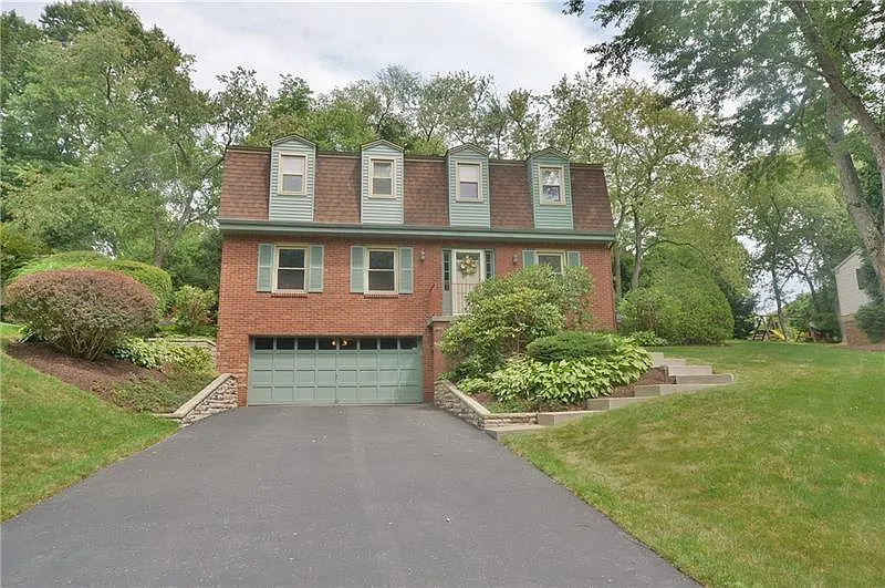 2437 Corteland Dr photo 1