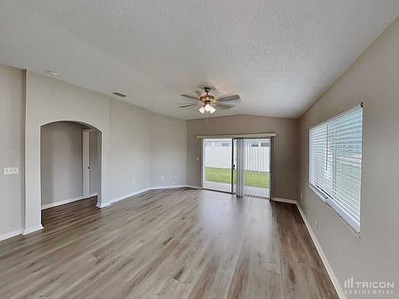 3rd image of 11760 Lynmoor Dr