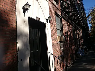 449 West 46th Street in Hell&#39;s Kitchen