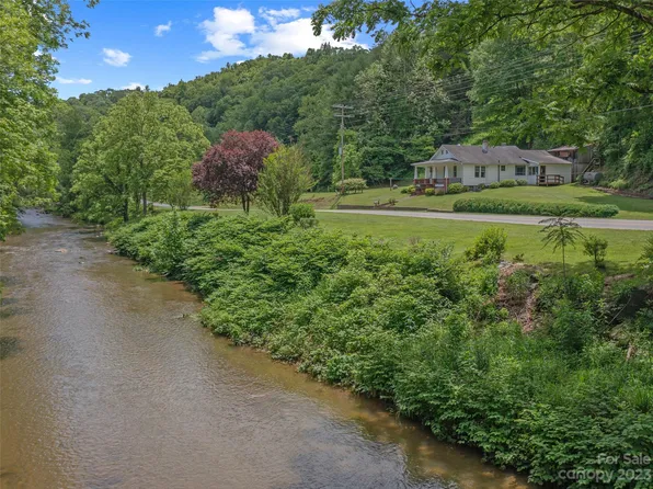 4333 Toe River Rd, Green Mountain, NC 28740
