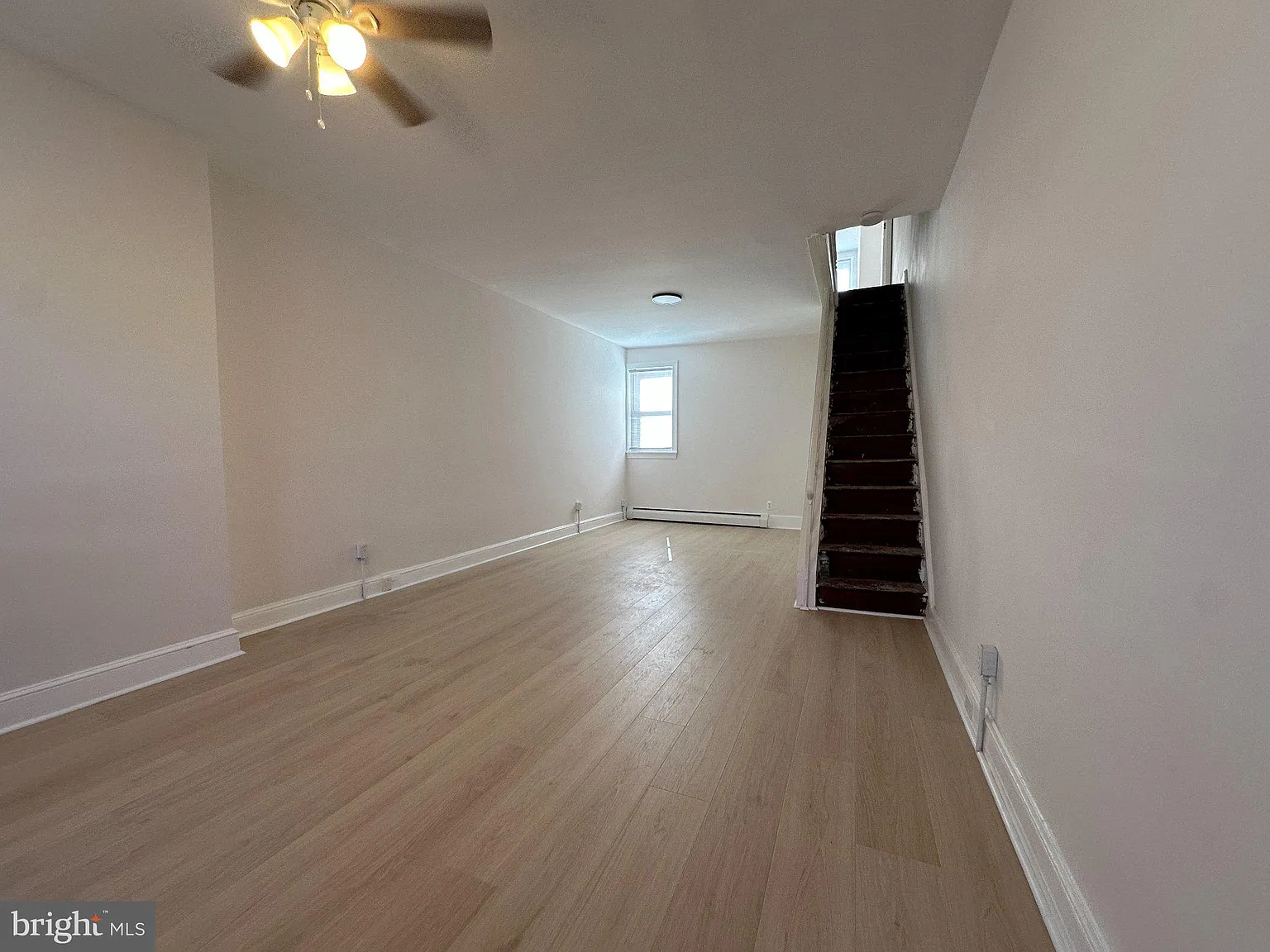 3 bed, 1.0 bath, 1000 sqft, $1,800 — Photo 2