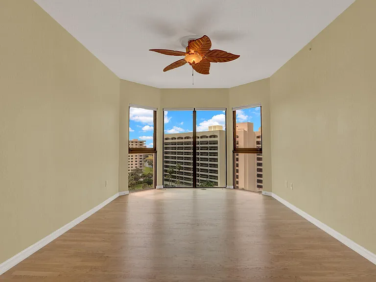370 Golfview Rd #901 — Photo 4