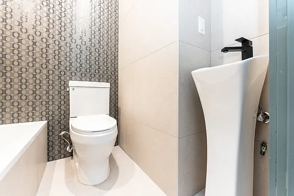 Rented by PM Management | media 33