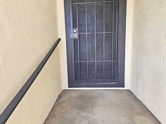 3rd image of 15199 Cambridge Dr