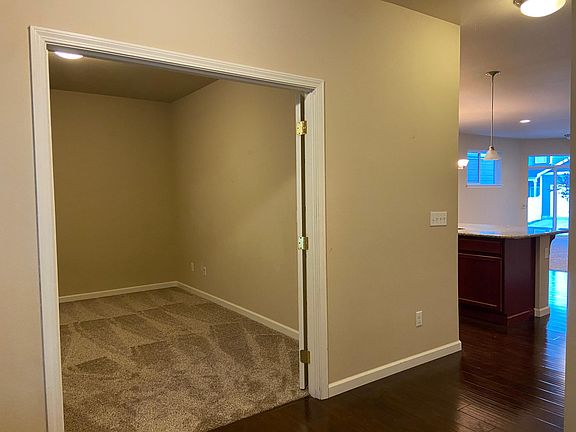 4th image of 7601 Columbia Way NE