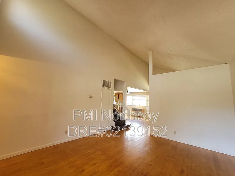 3 bed, 2.5 bath, 1818 sqft, $3,150 — Photo 4