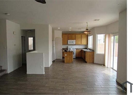4th image of 325 Sierra Breeze Ave