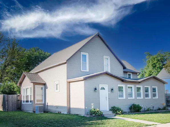 210 W Elm St, Cedar Bluffs, NE 68015