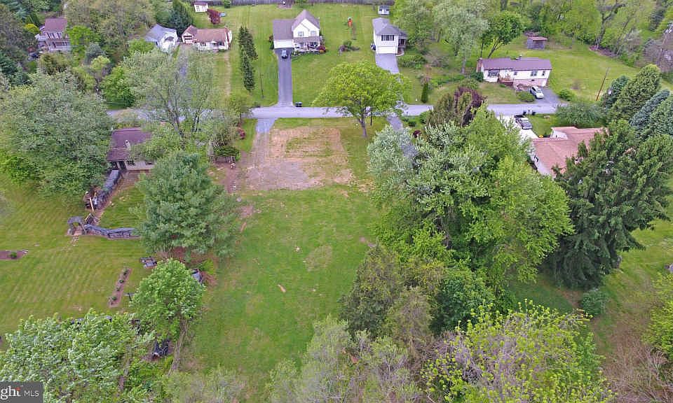 2nd image of 11 Wood Ln