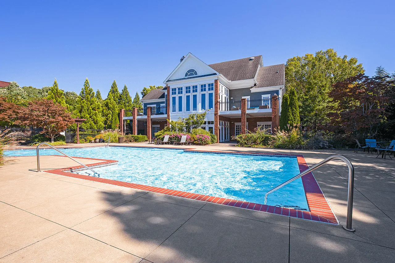 Lakeside at Town Center Apartments — Photo 2